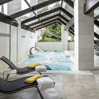 Flat at the first line of the sea / lake, in the suburbs in Spain, Andalucia, 158 sq.m.