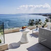 Flat at the first line of the sea / lake, in the suburbs in Spain, Andalucia, 158 sq.m.