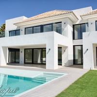 Дом на второй линии моря/озера, в пригороде в Испании, Андалусия, 804 кв.м.