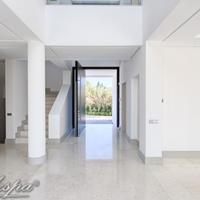 Дом на второй линии моря/озера, в пригороде в Испании, Андалусия, 804 кв.м.