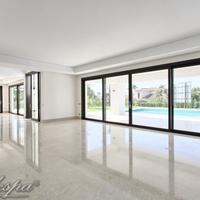 Дом на второй линии моря/озера, в пригороде в Испании, Андалусия, 804 кв.м.