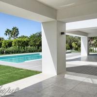 Дом на второй линии моря/озера, в пригороде в Испании, Андалусия, 804 кв.м.