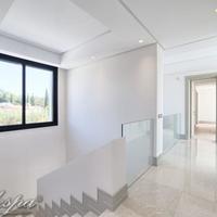 Дом на второй линии моря/озера, в пригороде в Испании, Андалусия, 804 кв.м.