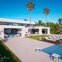 Villa at the first line of the sea / lake, in the suburbs in Spain, Andalucia, 860 sq.m.
