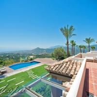 Villa in the suburbs in Spain, Andalucia, 1560 sq.m.