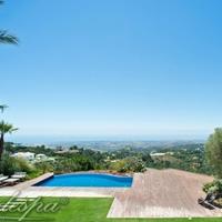 Villa in the suburbs in Spain, Andalucia, 1560 sq.m.