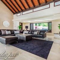 Дом на второй линии моря/озера, в пригороде в Испании, Андалусия, 800 кв.м.