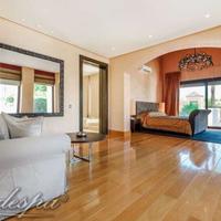 Дом на второй линии моря/озера, в пригороде в Испании, Андалусия, 800 кв.м.