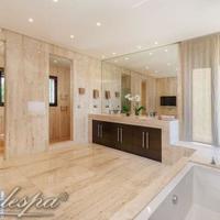 Дом на второй линии моря/озера, в пригороде в Испании, Андалусия, 800 кв.м.