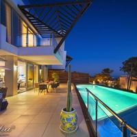 Villa in the suburbs in Spain, Andalucia, 350 sq.m.