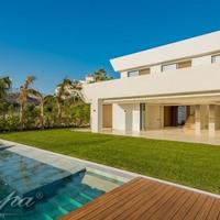 Villa in the suburbs in Spain, Andalucia, 733 sq.m.