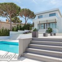 Вилла на второй линии моря/озера, в пригороде в Испании, Каталония, Жирона, 334 кв.м.