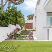 Вилла на второй линии моря/озера, в пригороде в Испании, Каталония, Жирона, 334 кв.м.