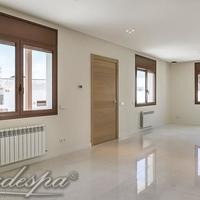 Вилла на второй линии моря/озера, в пригороде в Испании, Каталония, Жирона, 334 кв.м.