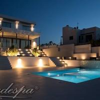 Вилла на второй линии моря/озера, в пригороде в Испании, Каталония, Жирона, 334 кв.м.