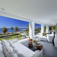 Вилла в центре города, на первой линии моря/озера в Испании, Андалусия, 835 кв.м.