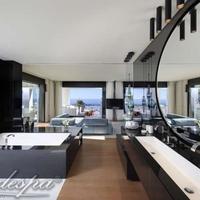 Вилла в центре города, на первой линии моря/озера в Испании, Андалусия, 835 кв.м.