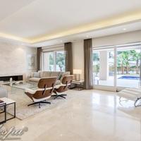 Вилла в пригороде в Испании, Андалусия, 775 кв.м.