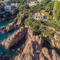 Вилла в центре города, на первой линии моря/озера в Испании, Каталония, Жирона, 600 кв.м.