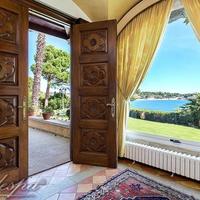 Вилла в центре города, на первой линии моря/озера в Испании, Каталония, Жирона, 600 кв.м.