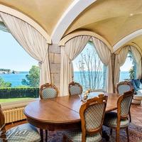 Вилла в центре города, на первой линии моря/озера в Испании, Каталония, Жирона, 600 кв.м.