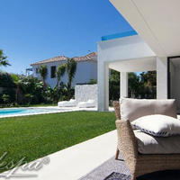 House at the second line of the sea / lake, in the suburbs in Spain, Andalucia, 552 sq.m.