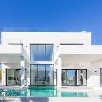 Вилла на второй линии моря/озера, в пригороде в Испании, Андалусия, 445 кв.м.