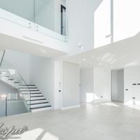 Вилла на второй линии моря/озера, в пригороде в Испании, Андалусия, 445 кв.м.