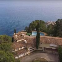 Дом на первой линии моря/озера, в пригороде в Испании, Каталония, Жирона, 900 кв.м.