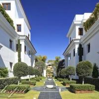 Flat at the first line of the sea / lake, in the suburbs in Spain, Andalucia, 170 sq.m.