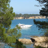 Land plot at the first line of the sea / lake, in the suburbs in Spain, Catalunya, Girona