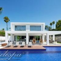 Villa in the suburbs in Spain, Andalucia, 550 sq.m.
