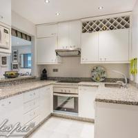 Квартира на первой линии моря/озера, в пригороде в Испании, Андалусия, 114 кв.м.