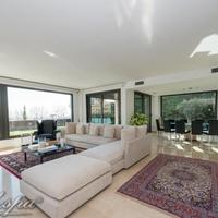 Villa in the suburbs in Spain, Catalunya, Barcelona, 450 sq.m.