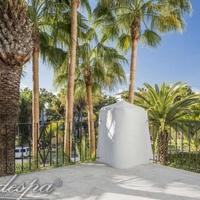 House at the first line of the sea / lake, in the suburbs in Spain, Andalucia, 174 sq.m.