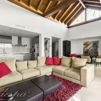 Flat in the suburbs in Spain, Andalucia, 245 sq.m.