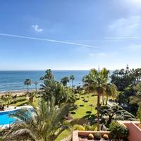 Пентхаус на первой линии моря/озера, в пригороде в Испании, Андалусия, 641 кв.м.