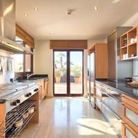 Пентхаус на первой линии моря/озера, в пригороде в Испании, Андалусия, 641 кв.м.