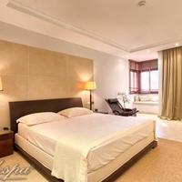 Пентхаус на первой линии моря/озера, в пригороде в Испании, Андалусия, 641 кв.м.