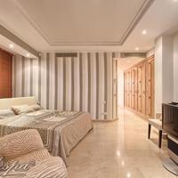 Пентхаус на первой линии моря/озера, в пригороде в Испании, Андалусия, 641 кв.м.