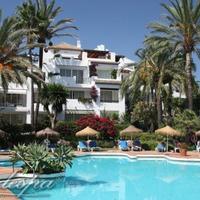 Квартира на первой линии моря/озера, в пригороде в Испании, Андалусия, 120 кв.м.