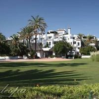 Квартира на первой линии моря/озера, в пригороде в Испании, Андалусия, 120 кв.м.