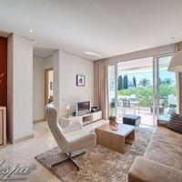 Квартира на первой линии моря/озера, в пригороде в Испании, Андалусия, 120 кв.м.