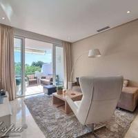 Квартира на первой линии моря/озера, в пригороде в Испании, Андалусия, 120 кв.м.