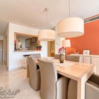 Квартира на первой линии моря/озера, в пригороде в Испании, Андалусия, 120 кв.м.