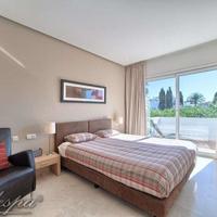 Квартира на первой линии моря/озера, в пригороде в Испании, Андалусия, 120 кв.м.