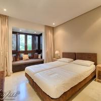 Квартира на первой линии моря/озера, в пригороде в Испании, Андалусия, 120 кв.м.