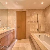 Квартира на первой линии моря/озера, в пригороде в Испании, Андалусия, 120 кв.м.