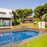 Villa in the suburbs in Spain, Andalucia, Marbella, 600 sq.m.