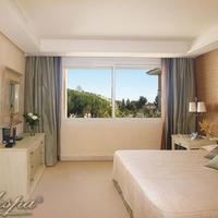 Flat at the second line of the sea / lake, in the suburbs in Spain, Andalucia, 256 sq.m.